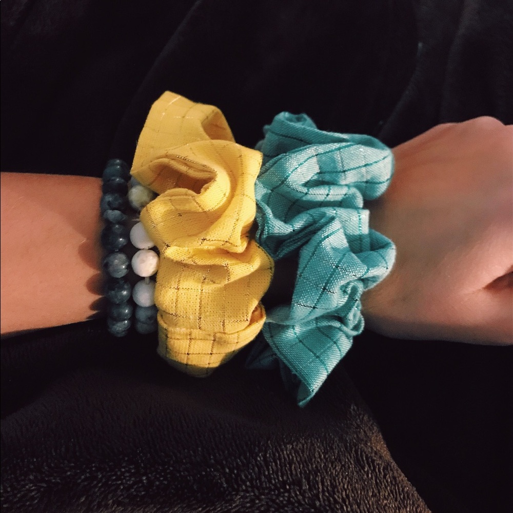✨3 for $5 JUMBO SCRUNCHIES✨